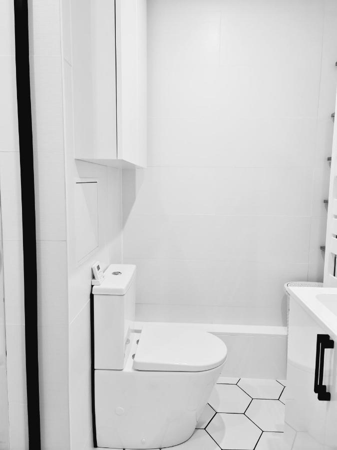 Chambre, Salle De Bain Et Salon Prive - Paris La Defense ピュトー エクステリア 写真